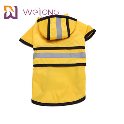 Impermeable rayado reflexivo del perro amarillo con las chaquetas ligeras de cuero de la PU de la capilla