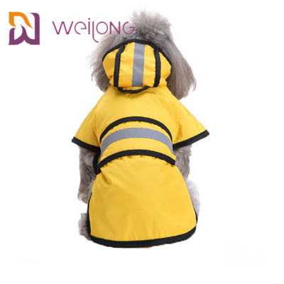 Impermeable rayado reflexivo del perro amarillo con las chaquetas ligeras de cuero de la PU de la capilla