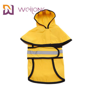 Impermeable rayado reflexivo del perro amarillo con las chaquetas ligeras de cuero de la PU de la capilla