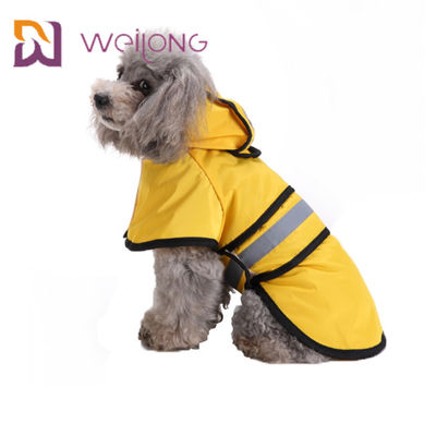 Impermeable rayado reflexivo del perro amarillo con las chaquetas ligeras de cuero de la PU de la capilla